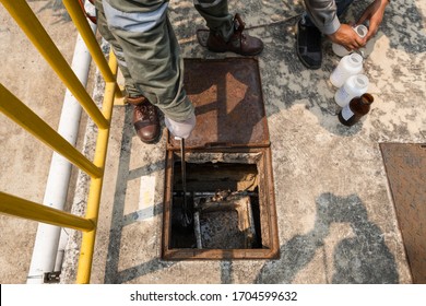 Engineering technician Collecting water From wastewater treatment systems From industrial plants Check the waste water Waste from production measure environment danger Take it to the test standard