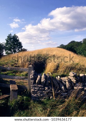 England, Cotswolds, Gloucestershire, ancient Belas Knap long barrow near Winchcombe