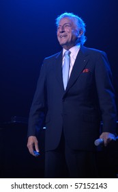 ENGLEWOOD, NJ - MAY 21:  Tony Bennett Performs For The Annual Gala At Bergen Performing Art On May 21, 2006  In Englewood, NJ.