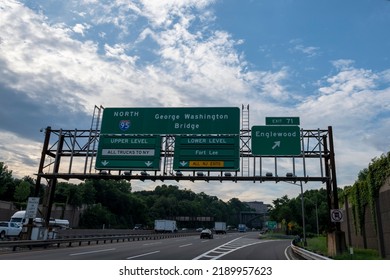 Englewood,NJ - August 1, 2022:North Interstate 95 George Washington Bridge,Upper Level,Lower Level,All Trucks To NY ,Fort Lee,Exit 71 Englewood NJ Sign
