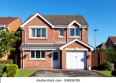 English Detached House With Garage