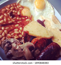 English Fry Up Breakfast Baked Beans, Hash Browns, Sausage, Mushrooms, Tomato, Fried Egg