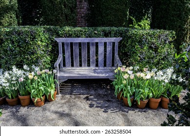 English Garden Style Park Bench
