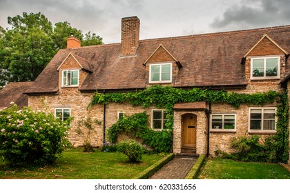 Traditional English Cottage Images Stock Photos Vectors