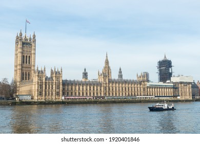 English Paralement And The Thames River
