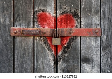 Engraved heart in the old wooden door with padlock - Powered by Shutterstock