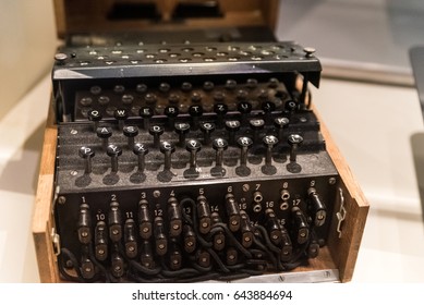 Enigma German Machine - Breaking Enigma Code