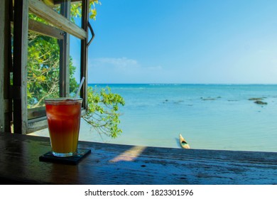 Enjoy the beach sea view outside the window in Okinawa, with the sea breeze blowing, and a leisurely afternoon tea time.
