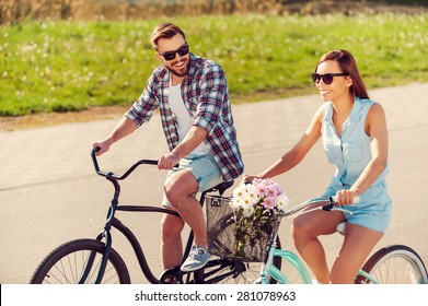 couples bike ride