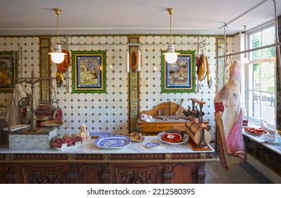 Enkhuizen, The Netherlands On August 7, 2022. The Interior Of A Butcher Shop From 1900