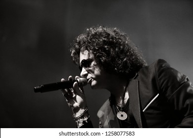 Enrique Bunbury Live On Stage In Paris - Elysee Montmartre - France December 12, 2018