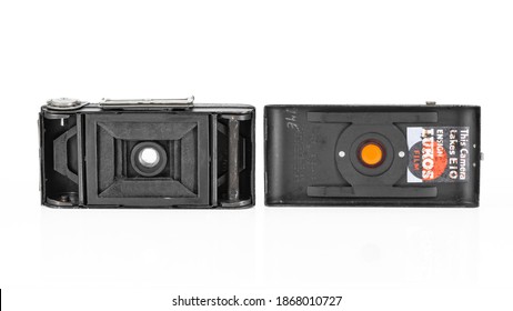 ENSIGN MIDGET 55 CAMERA INTERIOR: Plymouth Devon UK December 4th 2020: by Houghton-Butcher Manufacturing Co. Ensign Midget Ensar Anastigmat lens Ensign Midget Subminiature Camera Clipping Path in JPEG