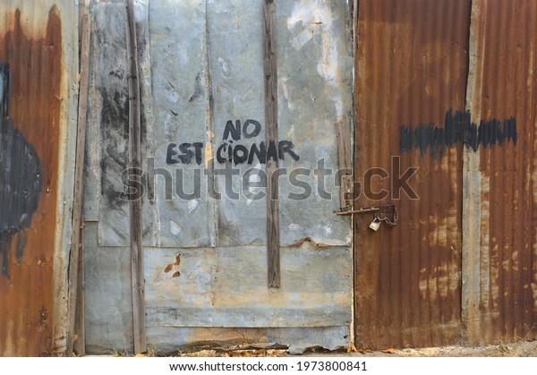 Entrance door of a\
private property in a small chilean city. Translation of the\
sentence writen on the gate : \