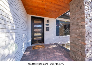 Entrance Exterior Of A House With White Bricks And Stone Bricks Column Post