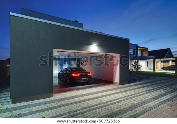 Entrance Garage Shining Lamps Modern Country Stockfoto (redigera 