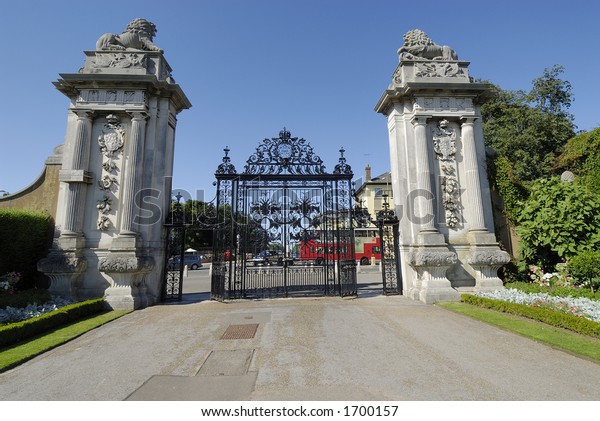 Entrance Hampton Court Palace Gardens England Stock Photo Edit