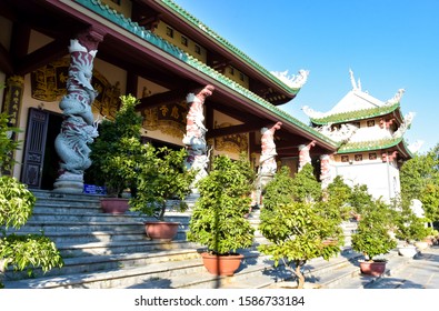 Entrance Linh Temple Linh Lies On Stock Photo 1586733184 | Shutterstock