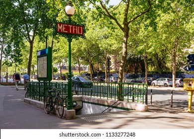 1,459 Paris Subway Entrance Images, Stock Photos & Vectors | Shutterstock