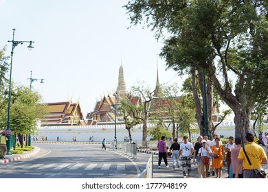 
The entrance to Wat Phra Kaew is full of tourists on the 4th Saturday in the morning of January 2020