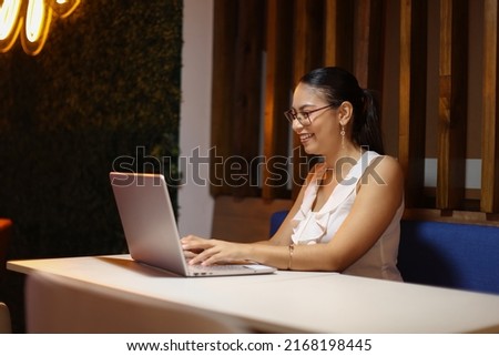 Entrepeneur Woman Working on Computer