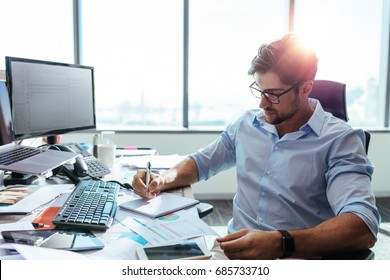 Hombre Trabajo Tecnologia: Imágenes, fotos de stock y vectores ...