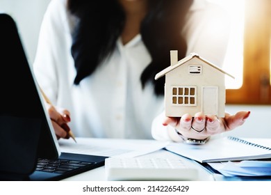 Entrepreneurs, Business Owners, Accountants, Real Estate Agents, Focusing On Tabletop Home Models With Women Using Home Equity Budget Calculators To Assess Their Financial Risks