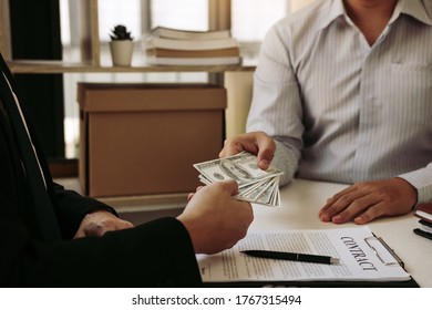 Entrepreneurs are receiving money that is a bribe of their partners with both of whom are corrupt in the company room.