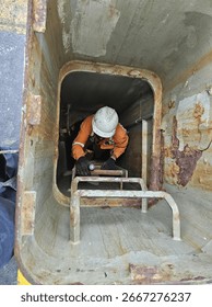 Entry Enclose space checking by deck crew.