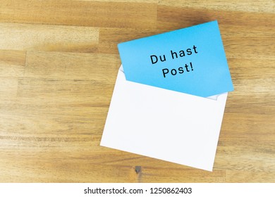 Envelope with a blue note with the german words for you have mail