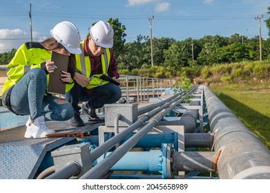 Environmental Engineers Work At Wastewater Treatment Plants,Water Supply Engineering Working At Water Recycling Plant For Reuse,Technicians And Engineers Discuss Work Together.