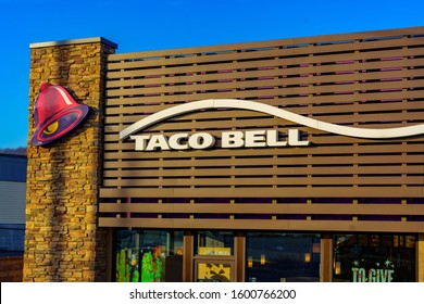 Taco Bell Logo Images Stock Photos Vectors Shutterstock