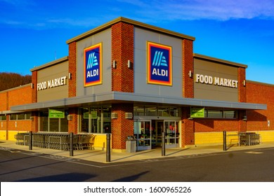 Ephrata, PA / USA - December 23, 2019: An Aldi grocery store in Lancaster County.  Aldi is a global discount supermarket chain based in Germany.