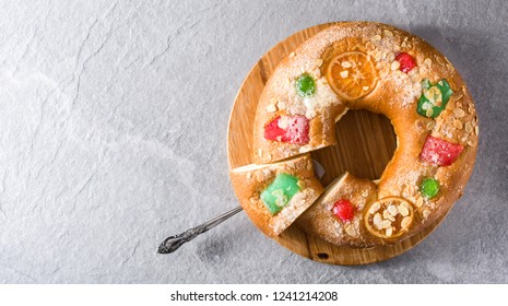 Epiphany cake "Roscon de Reyes" on gray background. Panoramic view. Copyspace