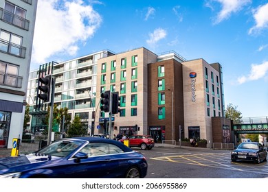 Epsom Surrey London UK, October 31 2021, Cars Passing A Road Junction Or Intersection By A TravelLodge Budget Hotel Complex