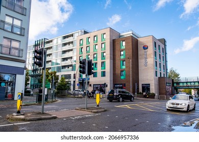 Epsom Surrey London UK, October 31 2021, Cars Passing A Road Junction Or Intersection By A TravelLodge Budget Hotel Complex