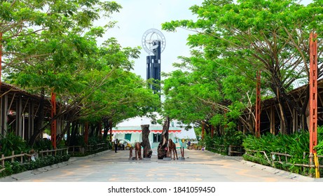 Equator Monument Pontianak West Kalimantan Indonesia Stock Photo ...