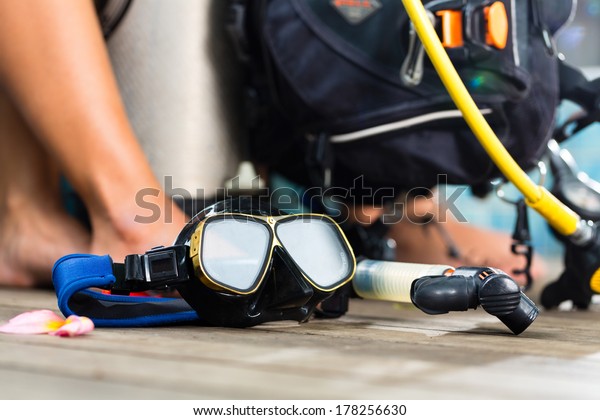 Equipment for divers, oxygen\
bottle