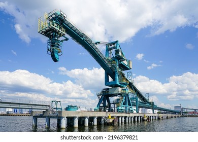 Equipment For Loading Coal Into A Ship In A Modern Closed Type Coal Terminal, Technology For Reducing Environmental Pollution