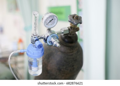 Equipment Medical Oxygen Tank Pipeline Meter Stock Photo 682876621 ...