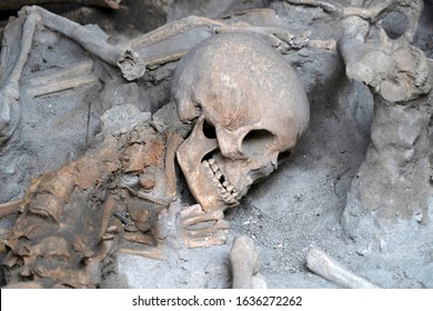 Ercolano Herculaneum Fugitives Skeletons On Beach Stock Photo ...