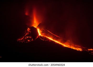 Eruption of Cumbre Vieja volcano in La Palma island. Day 20. - Shutterstock ID 2054960324