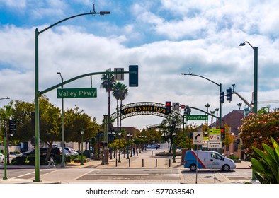 Escondido, CA / USA - November 15, 2019: View Of Maple Street Plaza From Valley Pkwy In Escondido, California.