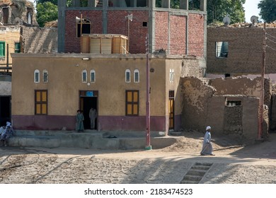 ESNA, EGYPT - MAY 07, 2013 : People Gathered At A Mosque Located On The Bank Of The River Nile North Of Esna In Central Egypt.