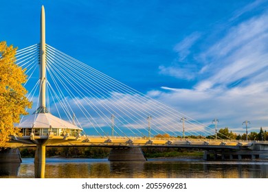 Esplanade Riel In Autumn Scene