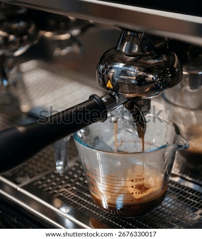 Espresso brewing into Pyrex measuring 
