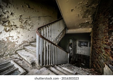 164 Dark Outdoor Stairwell Images, Stock Photos & Vectors | Shutterstock