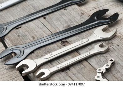 essential bike repair tools