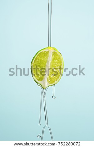The essential oil of lemon-Drop of oil falls