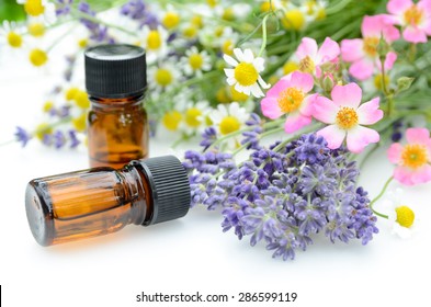 ätherische Öle und Kräuterblumen