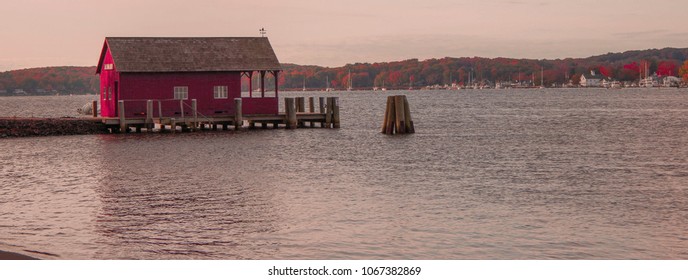 Essex, CT/USA - Oct 27 2015:  House On The Water